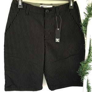 DC APPAREL men’s black stripe shorts
